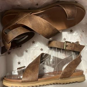 The Steffy Strappy Sandles